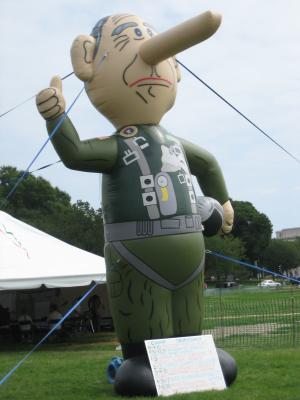 der groesste Mann der Welt (nur ein bisschen aufgeblasen ist er)